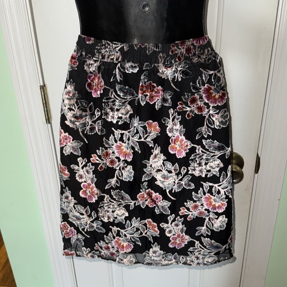 American Eagle Black With Velvet Floral Mini Skirt Sassy Sexy Boho Size XXL - Picture 4 of 10